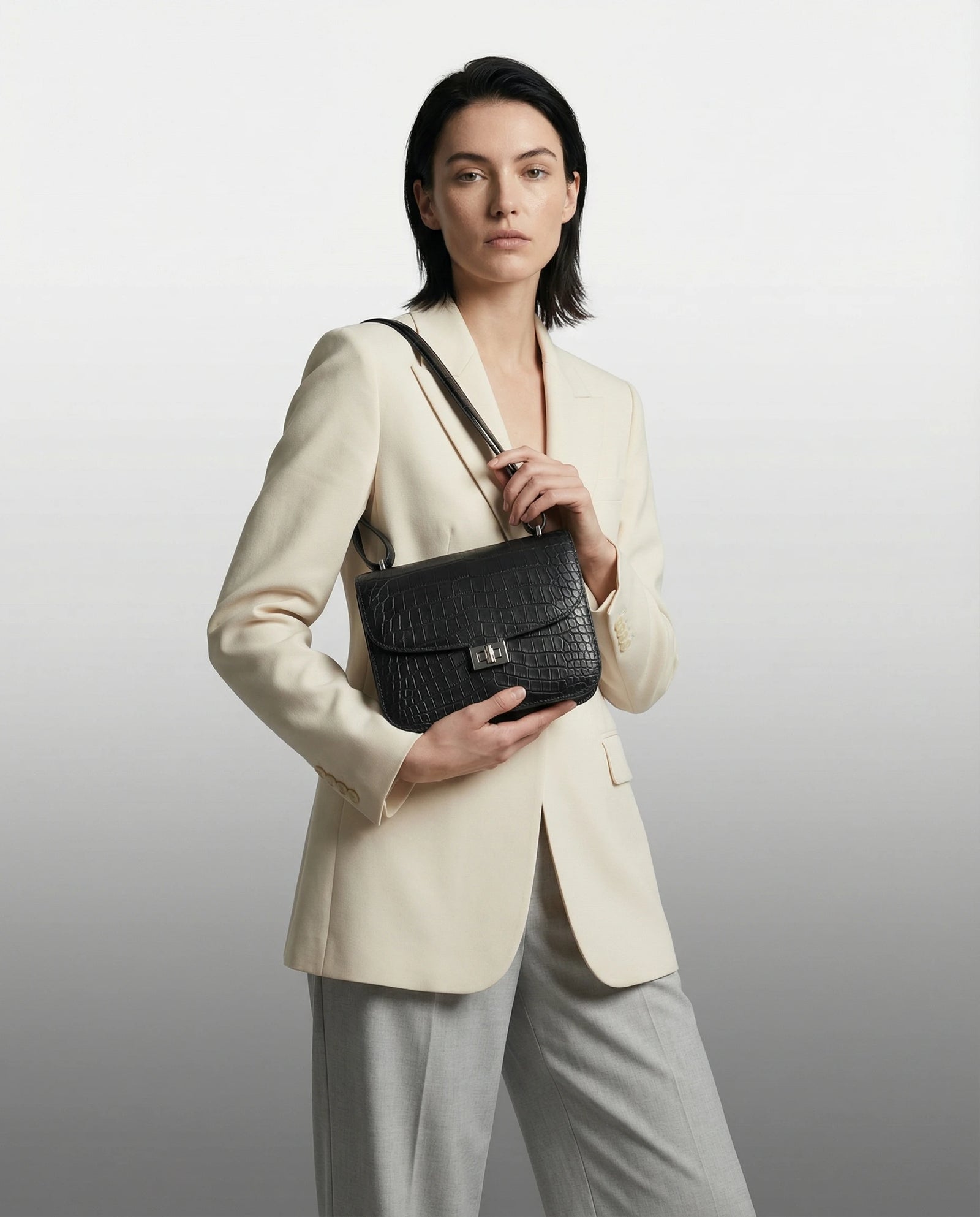 The Peak 18 Onyx Matte Crossbody bag